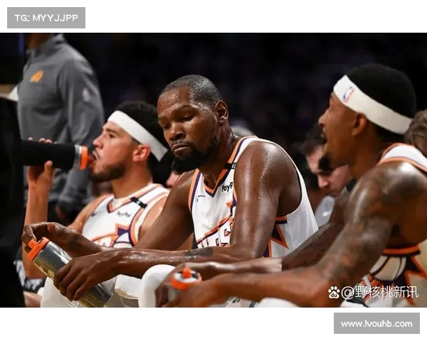 NBA最新积分榜:东部和西部激战正酣 季后赛席位争夺愈加激烈 NBA最新积分榜:东部和西部激战正酣 季后赛席位争夺愈加激烈